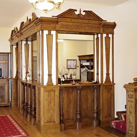 Hotel Castel Royal Mosnita Noua Luaran gambar