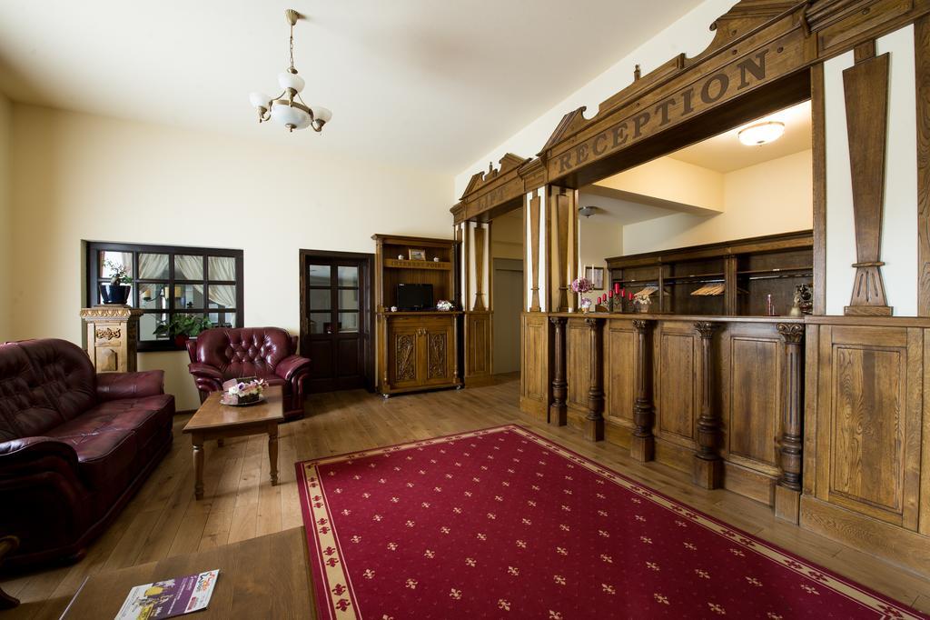 Hotel Castel Royal Mosnita Noua Luaran gambar