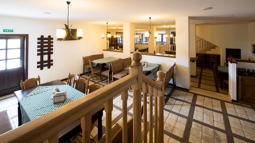 Hotel Castel Royal Mosnita Noua Luaran gambar