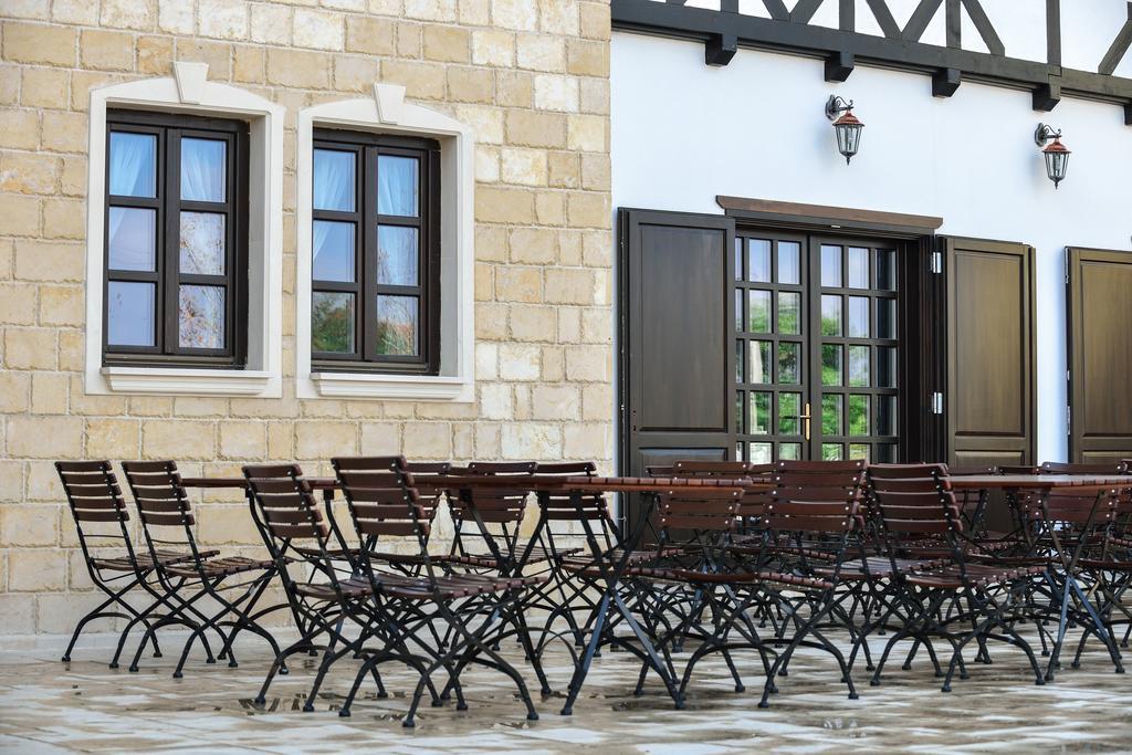 Hotel Castel Royal Mosnita Noua Luaran gambar