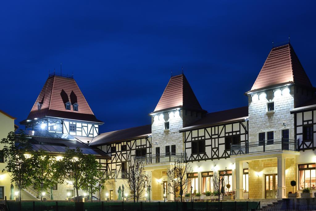 Hotel Castel Royal Mosnita Noua Luaran gambar