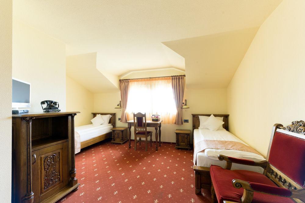 Hotel Castel Royal Mosnita Noua Luaran gambar