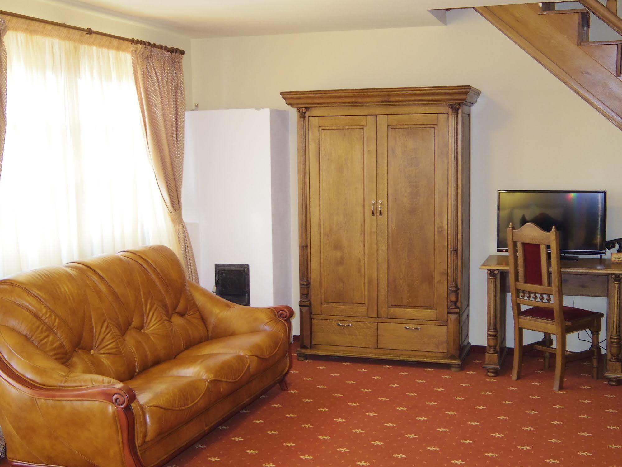 Hotel Castel Royal Mosnita Noua Luaran gambar