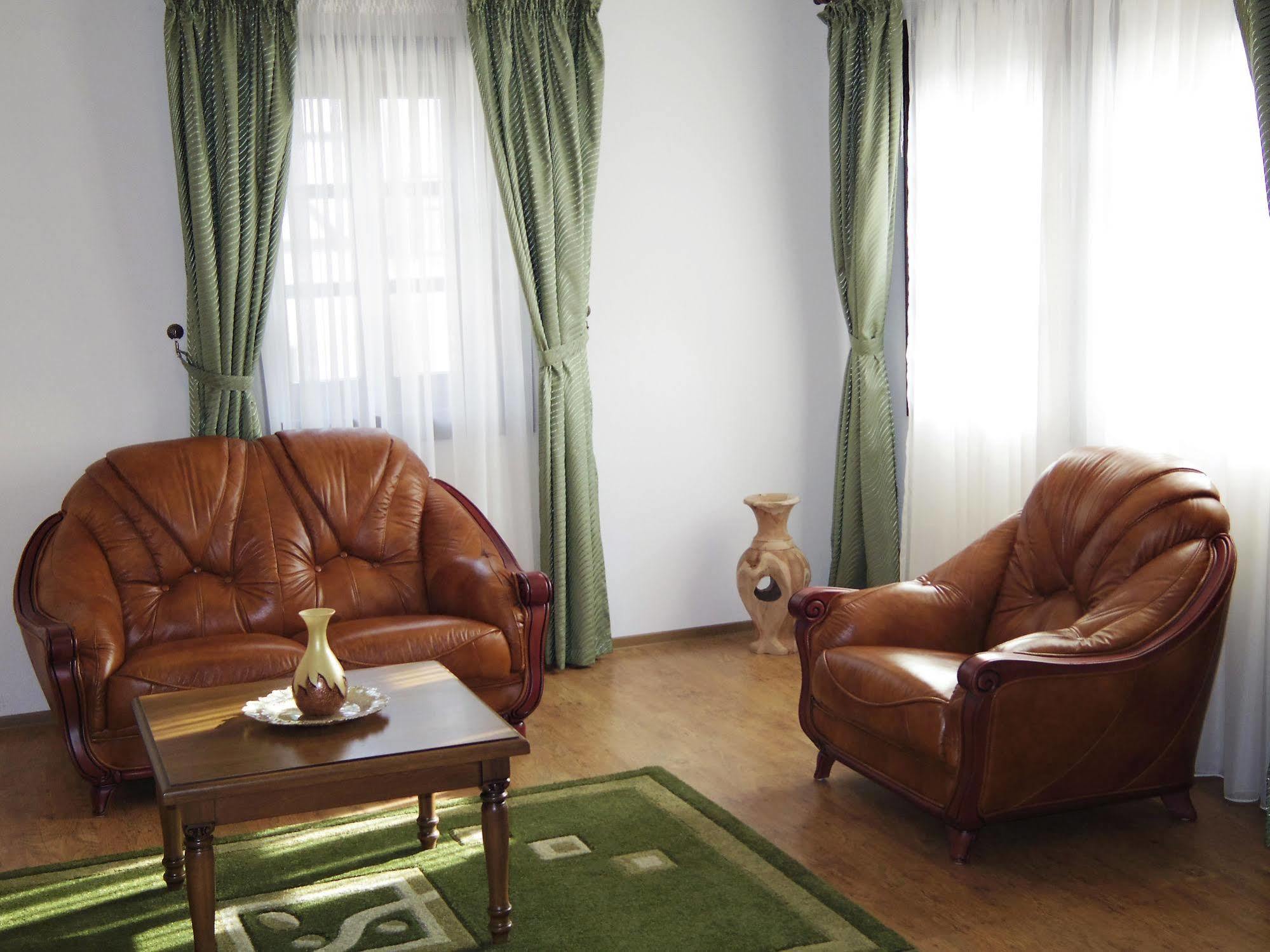 Hotel Castel Royal Mosnita Noua Luaran gambar