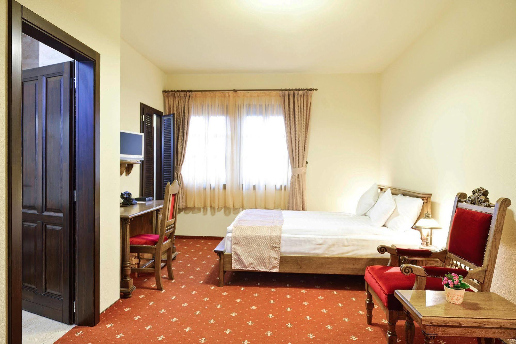 Hotel Castel Royal Mosnita Noua Luaran gambar