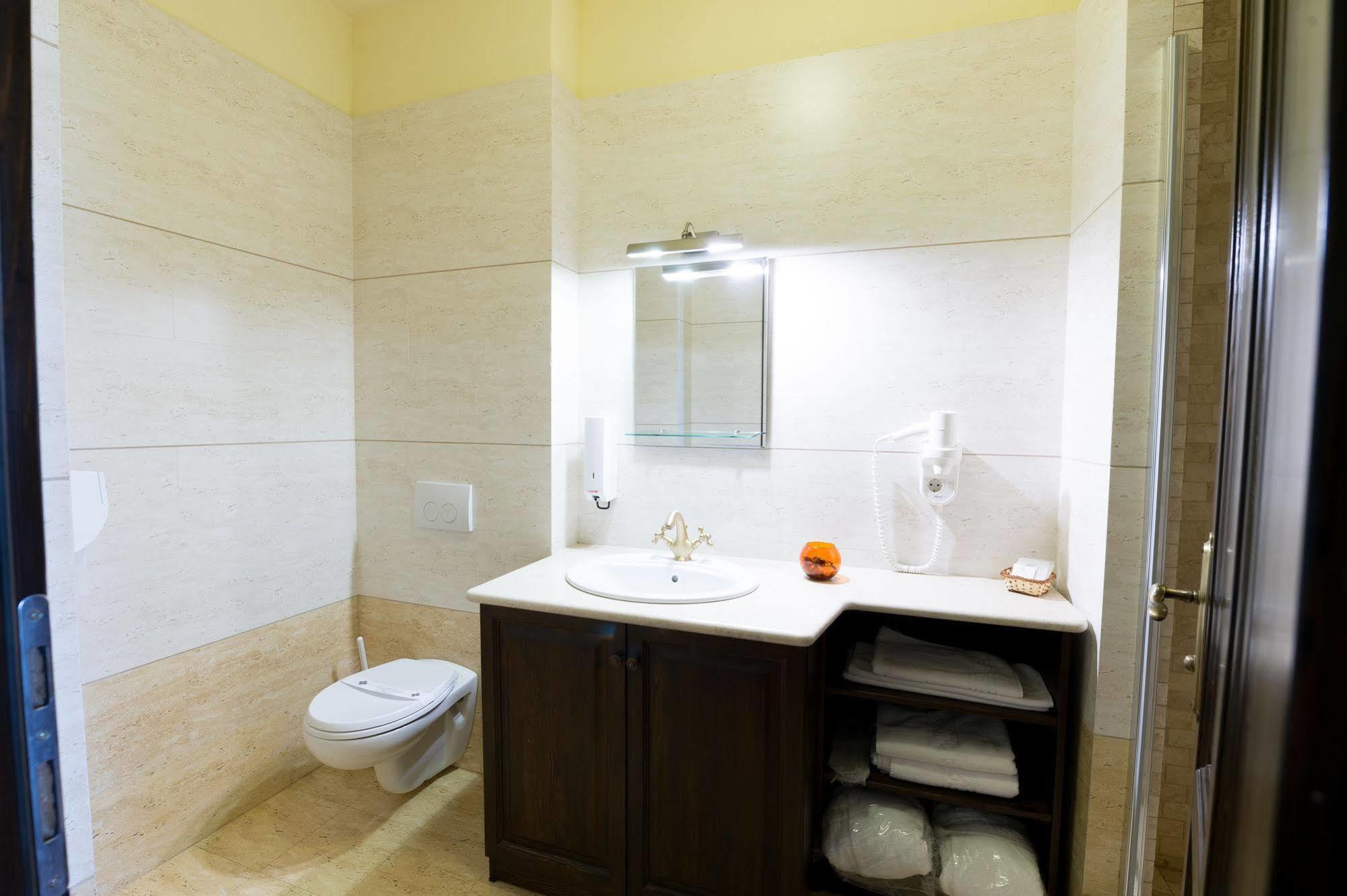 Hotel Castel Royal Mosnita Noua Luaran gambar