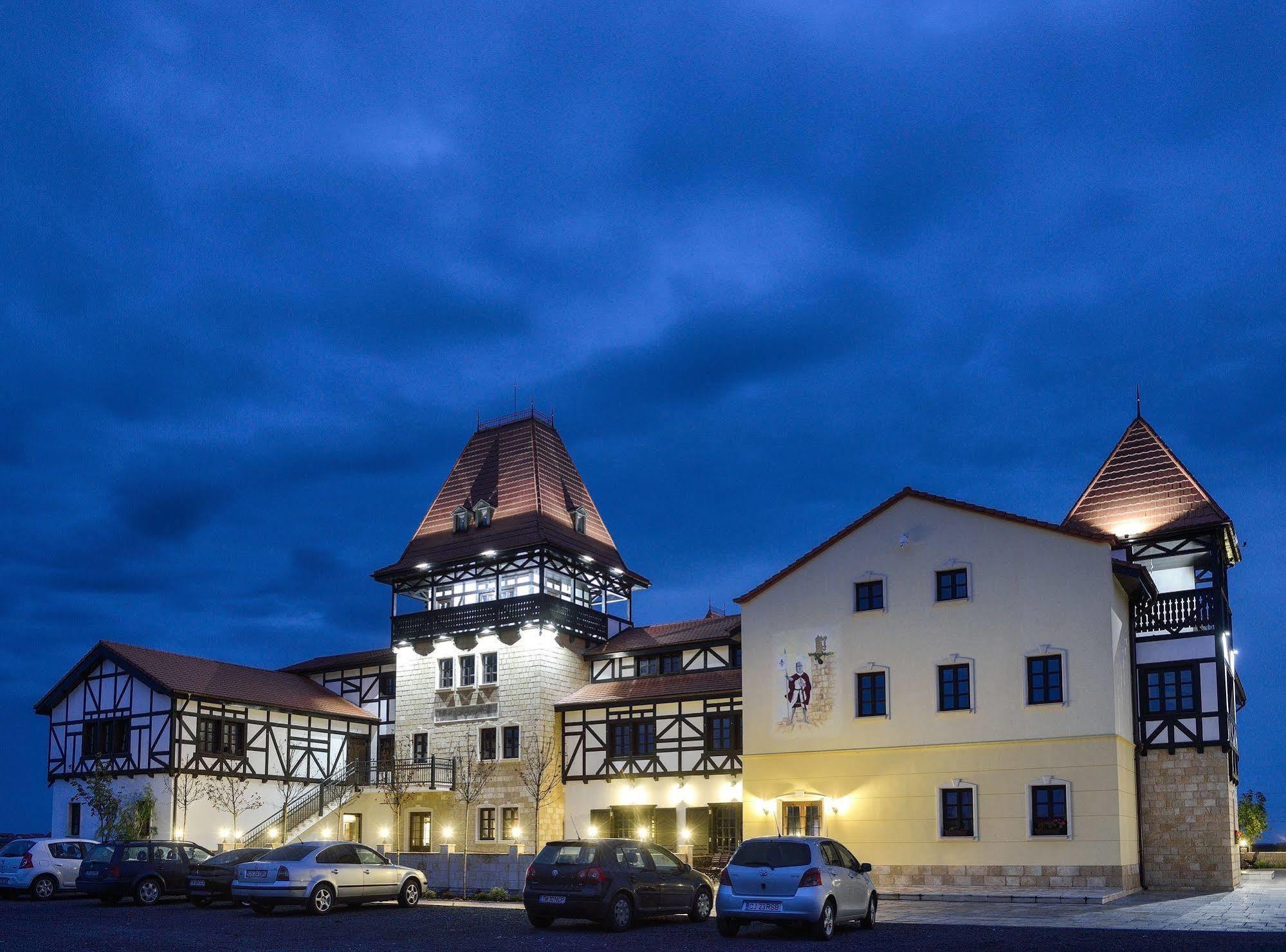 Hotel Castel Royal Mosnita Noua Luaran gambar