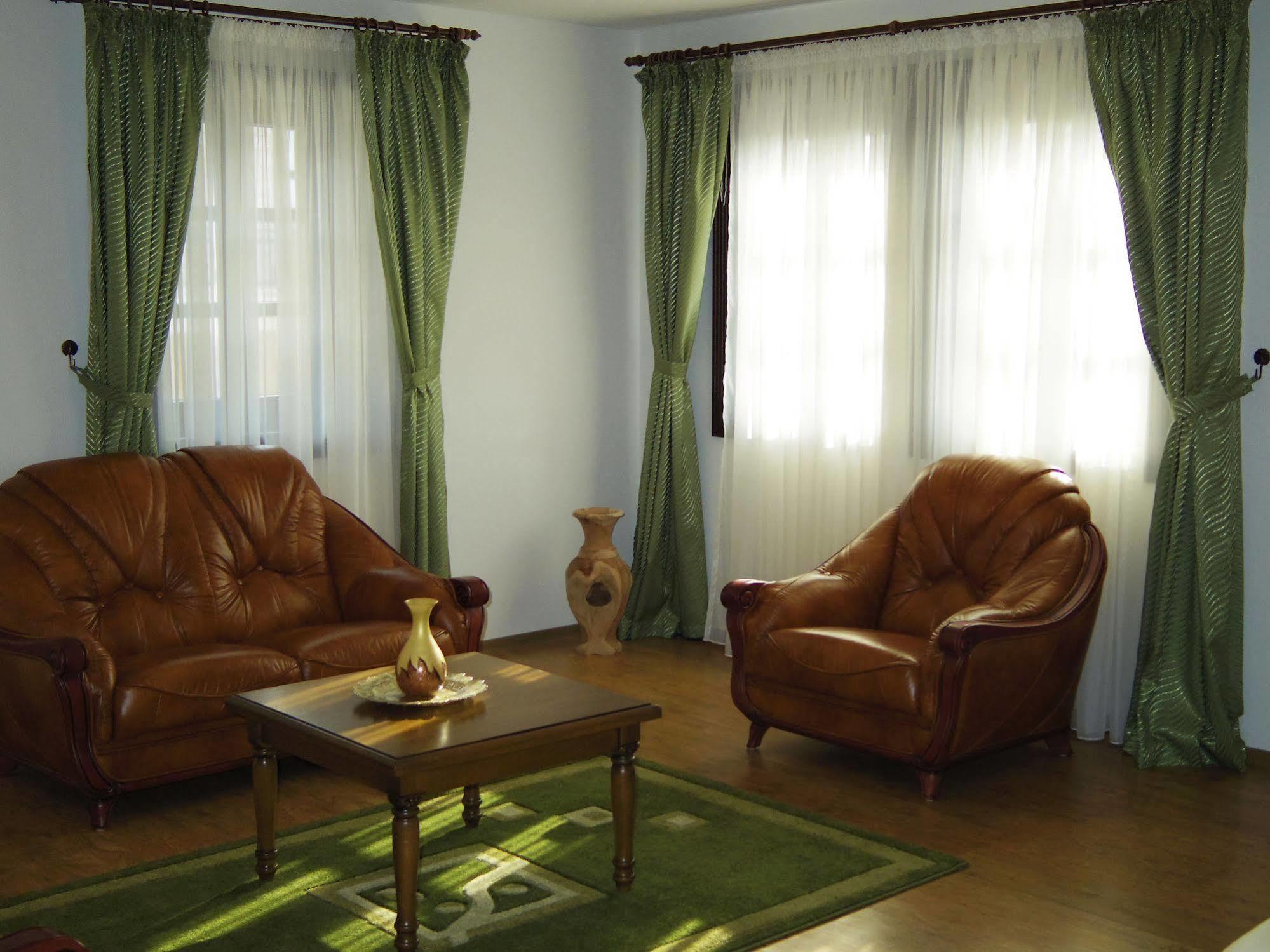 Hotel Castel Royal Mosnita Noua Luaran gambar